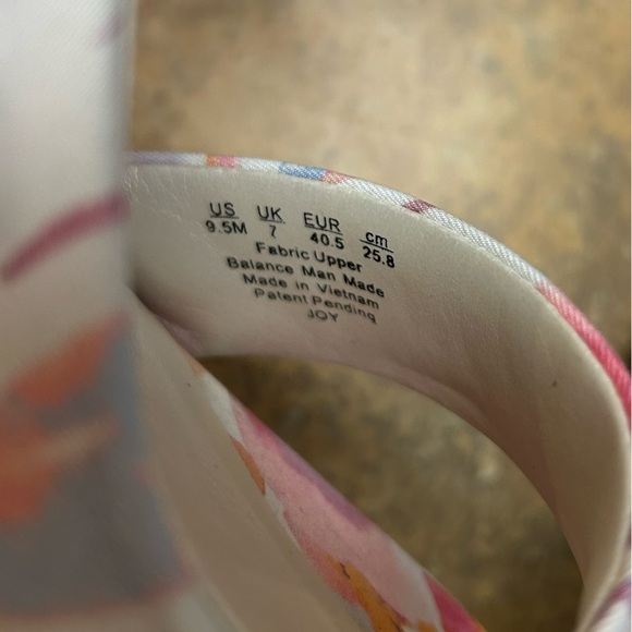 NaturalizerJoy Sandals with Transparent Block Heels - Picture 15 of 15